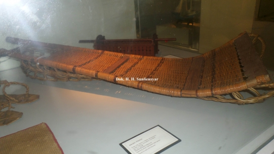 Galeh peting, alat angkut tradisional Kerinci. Dok. H.H. Sunliensyar