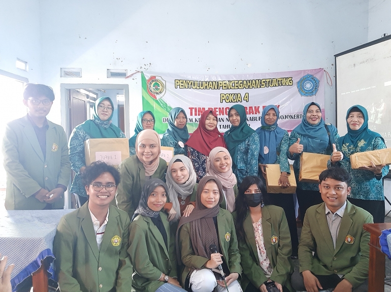 Dokpri/Mahasiswa KKNT Kelompok 103 UPN Veteran Jawa Timur bersama Pemenang Lomba Cipta Menu