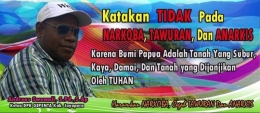Andreas Swewali Ketua DPK GEPENTA Kabupaten Jayapura saat sosialisasi stiker untuk stop Narkoba. dokpri