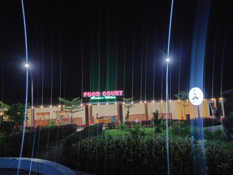 Panorama food court di Taman Rekso Wilis. Dokpri