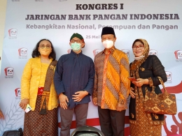 Ketua YLPI Wida Septarina, pendiri FOI, M Hendro Utomo, Wakil Ketua MPR Hidayat Nur Wahid (Dokumen pribadi)