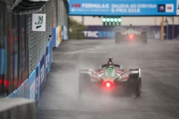 Formula E menawarkan sentuhan baru pada balap modern( Gambar Getty) via mirror.uk