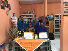 Foto bersama Penjemputan PPL mahasiswa/i Oleh dosen pembimbing di SMA Dua Mei