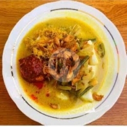 Lontong Sayur sajian Dapur Acil Bini (sumber gambar: https://food.grab.com/id/en/restaurant/dapur-acil-bini-gunung-samarinda-delivery)
