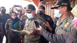 Satpol PP Kabupaten Serang melakukan penyegelan tempat hiburan malam di kecamatan ciruas