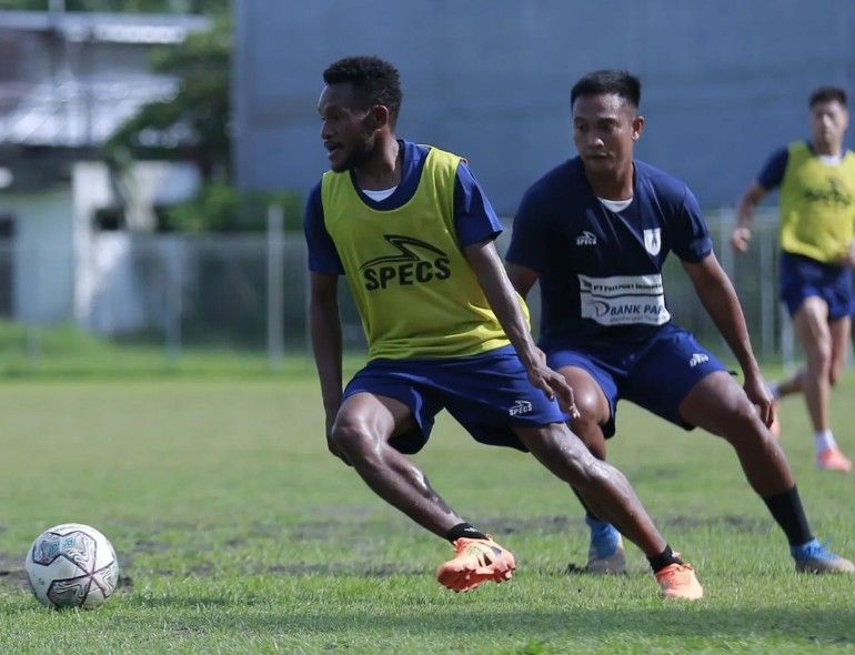 Foto: Gunansar Mandowen dan Muhammad Tahir dalam sesi latihan | Dokpri 