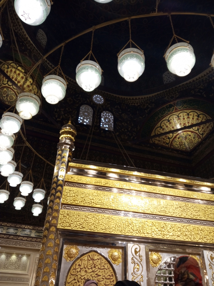 Masjid Husain tampak dalam/ gambar pribadi