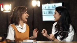 ilustrasi: Momen saat Najwa Shihab dan Maudy Ayunda saling menyetujui pernyataan terkait senang dengan ujian. (sumber: HO/Catatan Najwa via tribunnews.com)
