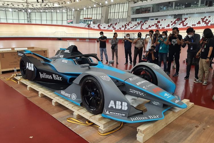 Mobil balap formula E di CFD(Kompas.com/ApridaMegaNanda)