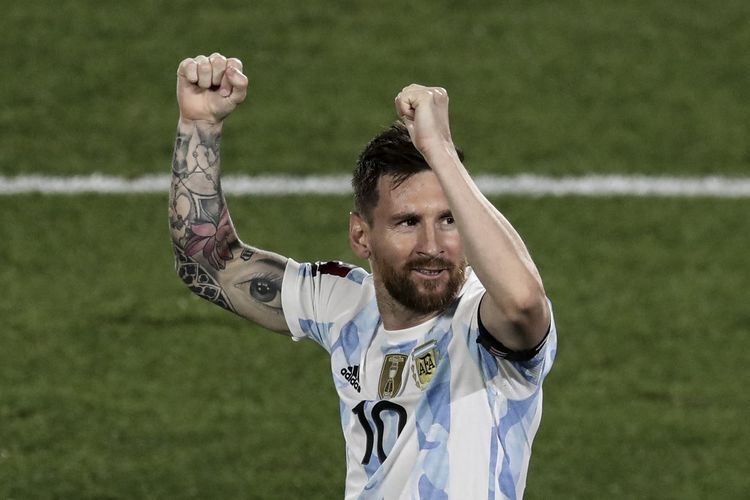 Lionel Messi membawa Argentina menjuarai Finalissima 2022.| AFP/ALEJANDRO PAGNI via Kompas.com