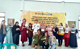 31 mei 2022, di balai RW 10 RUSUN-Surabaya foto bersama pelaku usaha pengajuan sertifikat halal dan NIB/dokpri