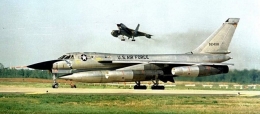 Pesawat Bomber Strategis pertama yang mampu terbang hingga dua kali kecepatan suara, Convair B-58 Hustler | Sumber Gambar: naragetarchive
