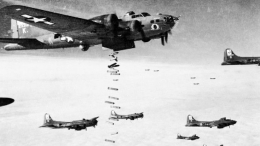 Pesawat-Pesawat Bomber Strategis B-17 Flying Fortress Angkatan Udara Amerika Serikat pada saat Perang Dunia Kedua | Sumber Gambar: worldwarwings.com