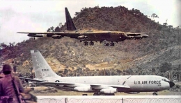 Boeing B-52 Stratofortress dan Boeing KC-135 Stratotanker di Pangkalan U-Tapao Thailand ketika Perang Vietnam | Sumber Gambar: naragetarchive