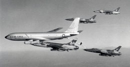 Pesawat Tanker Boeing KC-135 Stratotanker Strategic Air Command ketika Operation Rolling Thunder pada tahun 1967 | Sumber Gambar: mcconnell.af.mil