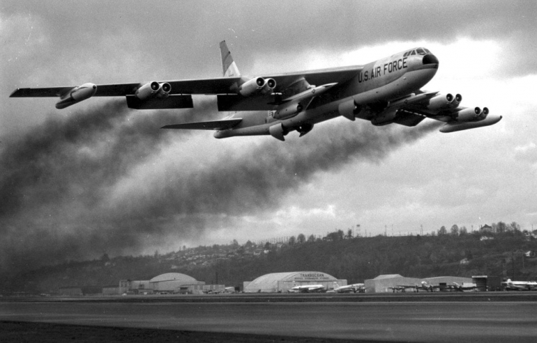 B-52 Stratofortress Strategic Air Command ketika lepas landas dari Pangkalan Barksdale, Louisiana | Sumber Gambar: historyonthenet.com
