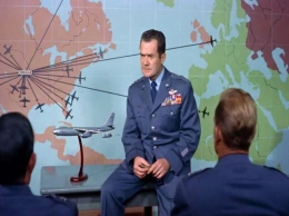 Aktor Frank Lovejoy berperan sebagai Jenderal Ennis C. Hawkes pada film Strategic Air Command tahun 1955 | Sumber Gambar: dvdbeaver.com