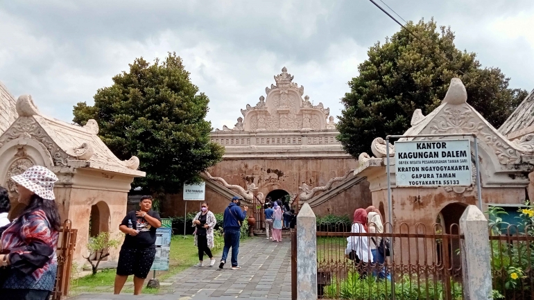 Pintu masuk pengunjung (dokpri.nida)