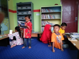 Ruang membaca bagi anak pada Perpustakaan Daerah Kabupaten Karo (Dok. Pribadi)