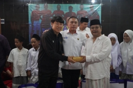 Ketua Umum PSSI Mochamad Iriawan dan pelatih Shin Tae yong bersama skuadnya, mengunjungi Pondok Pesantren Daarut Taubah, Bandung (Foto PSSI). 