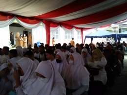 Antusiasme siswa-siswi dan masyarakat umum mengikuti rangkaian kegiatan peringatan Hari Buku Nasional Tahun 2022 di Kabupaten Karo (Dok. Pribadi)