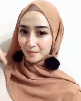Hijab Anting Ala Shania Indriani