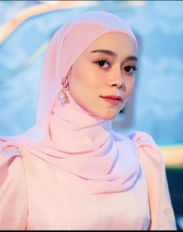 Hijab Anting Ala Lesty Kejora