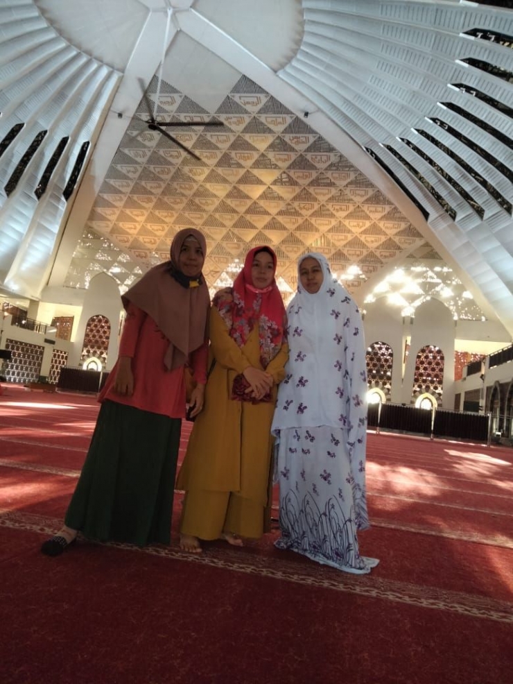 Shalat di Masjid Raya Sumatera Barat/Dokpri