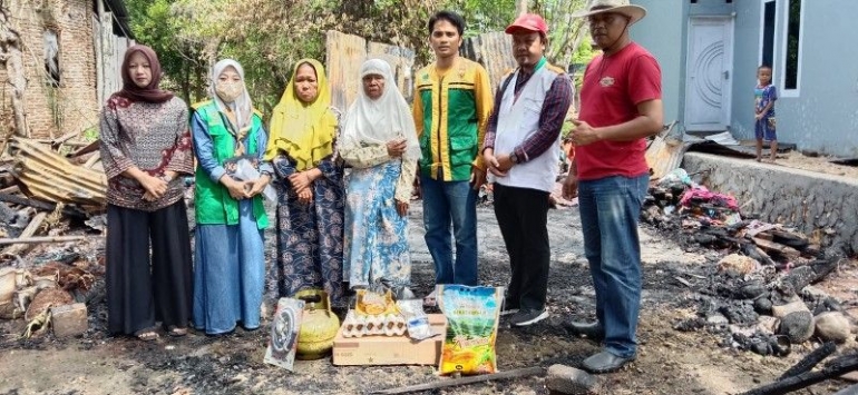 Baznas Bulukumba dan KUA Bontobahari Kunjungi Korban Kebakaran di Lembanna (Dok.Kua Bontobahari)