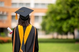 Fresh Graduate, sumber: Shutterstock