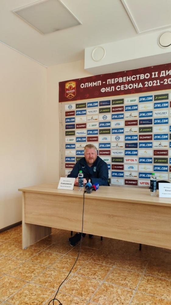 Mikhail Salnikov pelatih FC Chelyabinsk memberikan keterangan media tentang musim ini dan masa depannya. Sumber foto : Dokumen pribadi penulis
