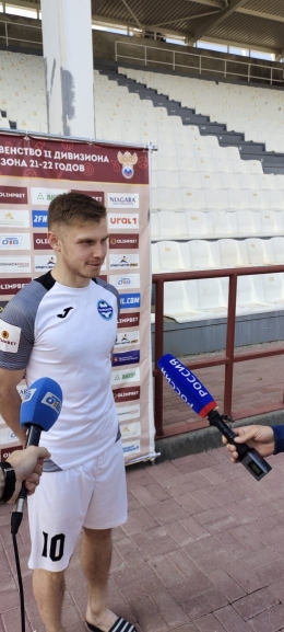 Nikita Kasatkin memberikan keterangan media tentang masa depannya di FC Chelyabinsk musim depan. Sumber foto : Dokumen pribadi penulis