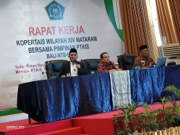 Prof. Dr. H. Masnun Tahir, M,Ag saat membuka acara Rakerpim PTKIS /dok Kopertais XIV Mataram