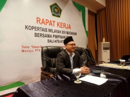 Ketua STIS Darul Falah Pagutan saat menyampaikan hasil rapat komisi IV bidang Sarpras dan Kemahasiswaan /dok Kopertais XIV Mataram