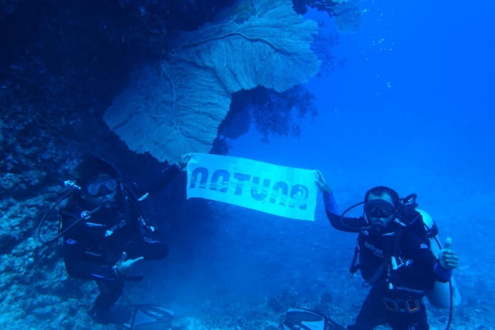 Image: Menjelang masuk ke dalam Goa Karang Kering di sekitaran Pulau Senue-Natuna (by Merza Gamal)