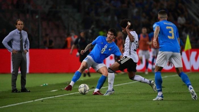 Duel pemain Italia dengan pemain Jerman dalam laga UEFA Nations League (05/06/2022) (Sumber : batam.tribunnews.com)