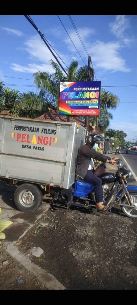 Pelayanan keliling yang disediakan Perpustakaan Pelangi (Sumber gambar: Perpustakaan Pelangi.dok). 