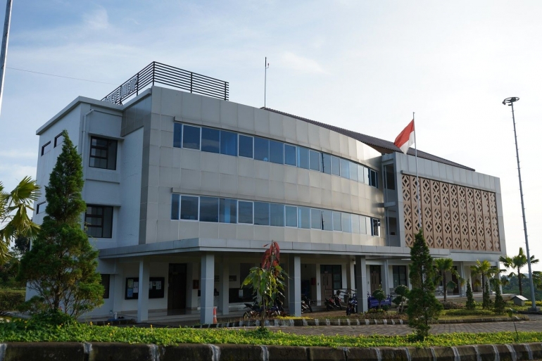 Gedung Baru Kampus Undip PSDKU Batang. Foto by Rintu Kaloka