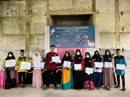 Juara lomba menulis esai yang diselenggarakan oleh Yayasan Rahmatulah Insan Mubarok. Dokumen pribadi.