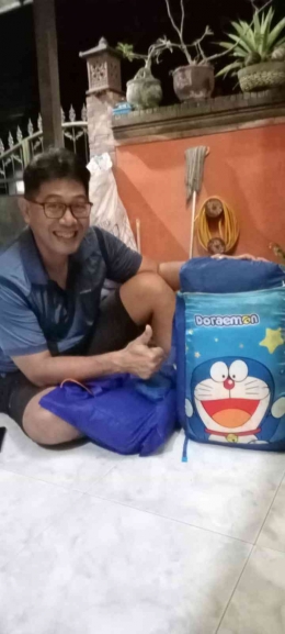 Pak Made dengan Doraemonnya./Dokpri