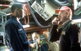 Film Crimson Tide yang terinspirasi dari insiden Arkhipov yang diperankan oleh Denzel Washington dan Gene Hackman | Sumber Gambar: cheatsheet.com