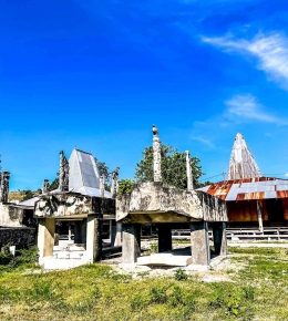 Makam Megalitik peninggalan lama di Kampung Adat Praiyawang, Sumba. Foto by Kenia Pakpahan.