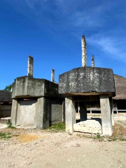 Makam megalitik peninggalan leluhur di Kampung Adat Praiyawang, Sumba. Foto by Kenia Pakpahan.