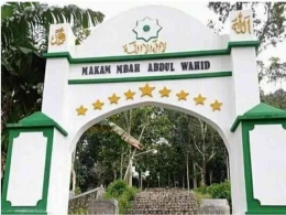 Pintu Gerbang Makam Kyai Abdul Wahid, Tingkir Lor, Tingkir, Salatiga (Dok. Pribadi)