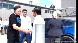 Sumber: Presiden Jokowi Kunjungi SpaceX, Boca Chica, 14 Mei 2022 diunggah oleh Sekretariat Presiden di Youtube