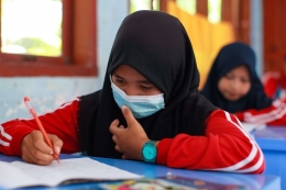 Ilustrasi siswa saat pembelajaran tatap muka. Inilah rekomendasi 10 SMA terbaik di Bandung berdasarkan nilai UTBK 2021.(KOMPAS.com/KRISTIANTO PURNOMO)