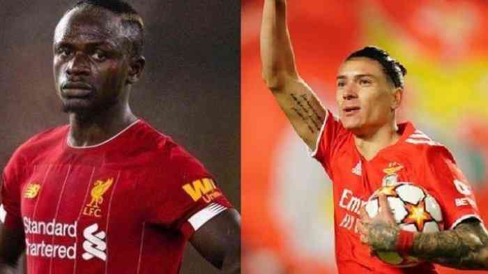 Sadio Mane dan Darwin Nunez, berbeda arah di pintu Anfield (Tribunnews.com)