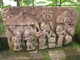 Relief hantu di Candi Sukuh tentang Sudamala (sumber gambar: https://galeriilmiah.wordpress.com)