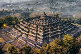 Candi Borobudur. (Sumber: balijavaholidays)