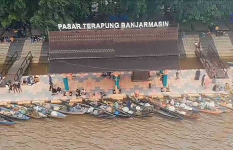 Foto Pasar Terapung Siring dari Keatasan (Dokpri) 